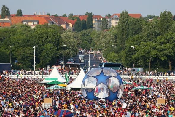 Todo listo en el Olympiastadion donde Juventus y Barcelona se enfrentarán.