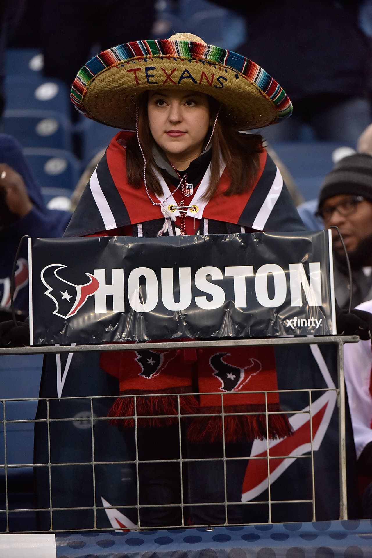 La belleza impactante de las animadoras y la pasión incontenible de los fanáticos le dio alegría a la tradicional jornada del Año Nuevo.