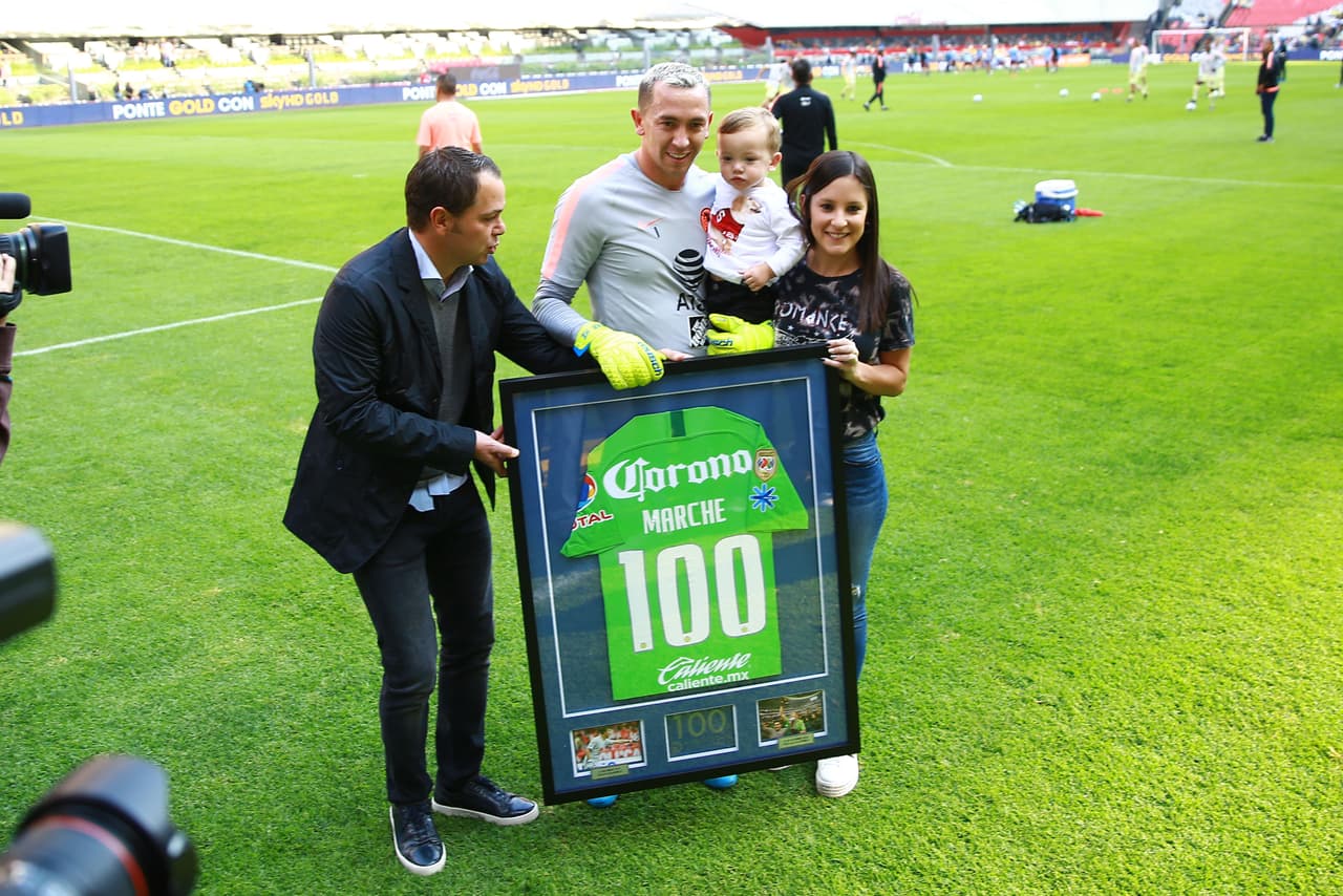Marchesin y Renato fueron homenajeados por centena de partidos con América
