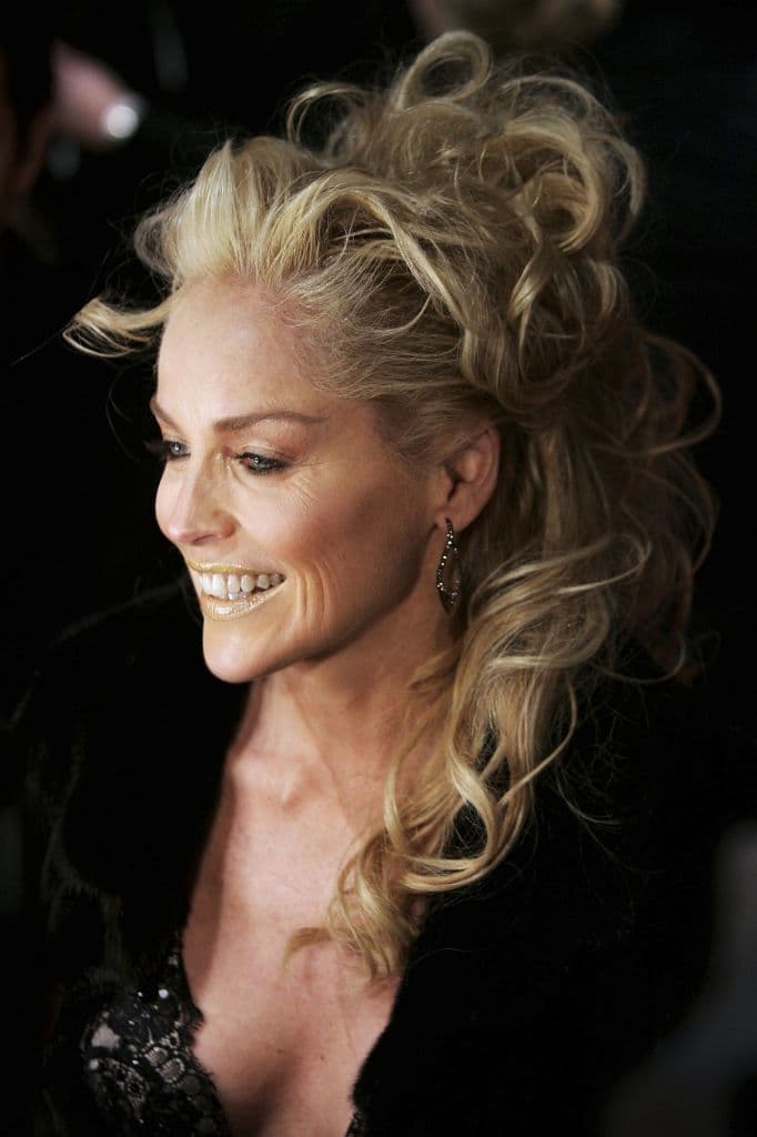 Ella accedió a la petición. Se filmó la escena y continuaron con el rodaje.