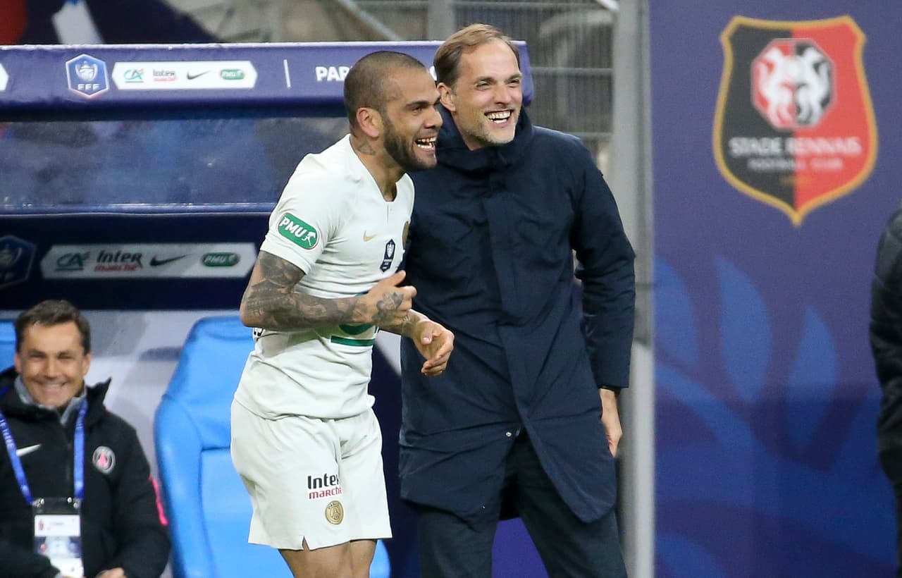 Dani Alves y Thomas Tuchel, un ambiente relajado al interior del PSG.
