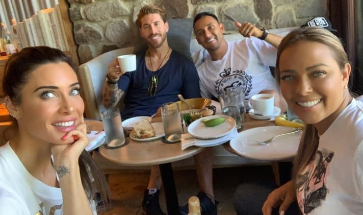 Pilar, Sergio y Keylor conmemorando el cumpleaños de Andrea.