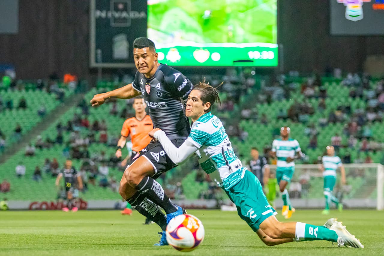 Con goles de Santiago Muñoz, Juan Otero, y Fernando Gorriarán, Santos logra vencer 3-1 a Necaxa en casa. Los Guerreros llegan a la quinta posición y Necaxa es penúltimo con siete puntos.