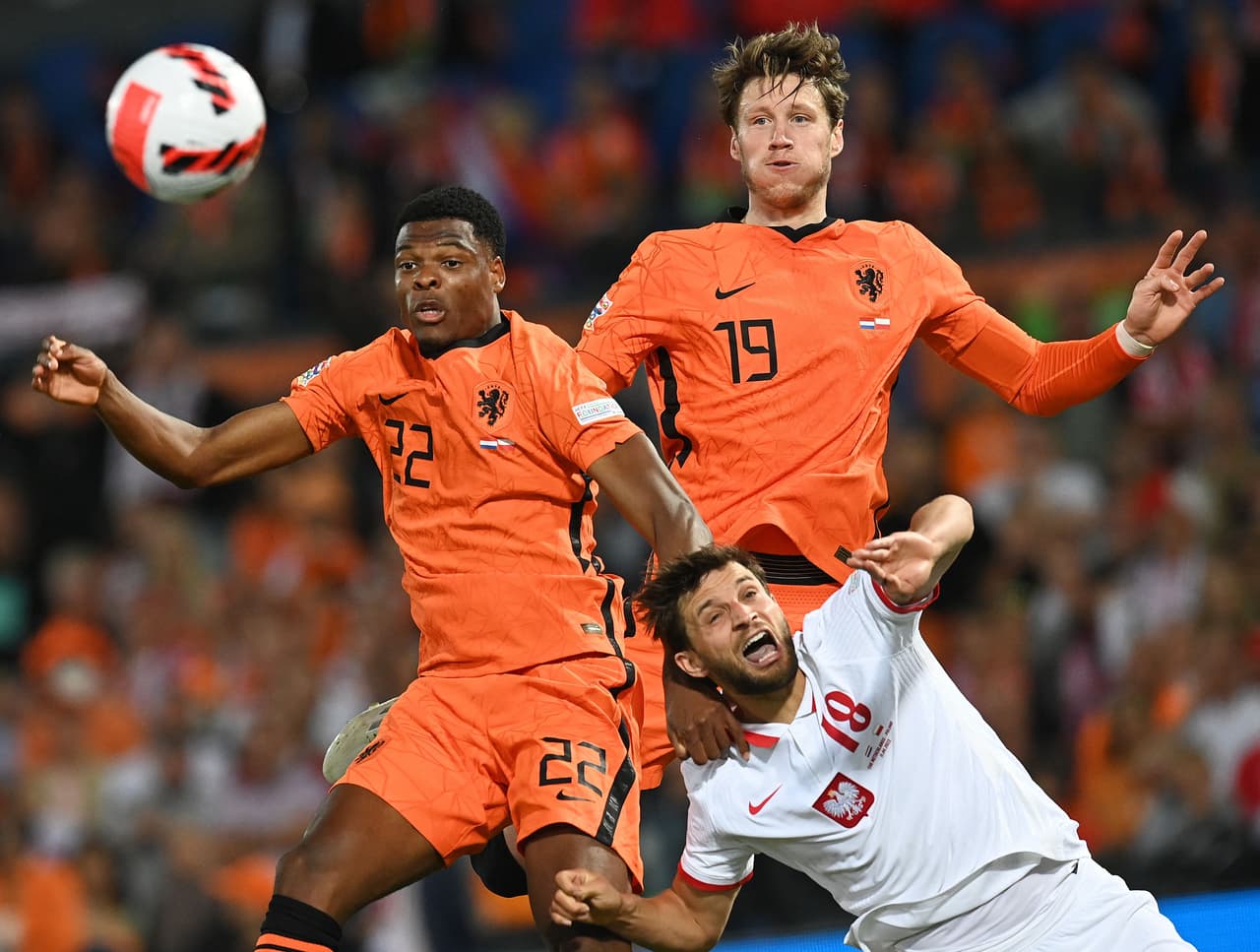 Polonia se puso en ventaja de dos goles gracias a los tantos de Cash y Zieliński, pero los Países Bajos reaccionaron con las anotaciones de Klaassen y Dumfries.