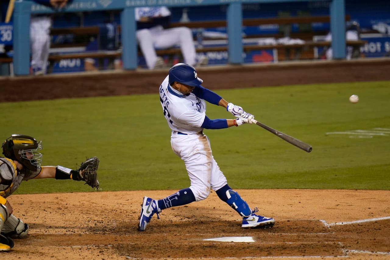 Mookie Betts hace historia con los Dodgers y empata a Sammy Sosa