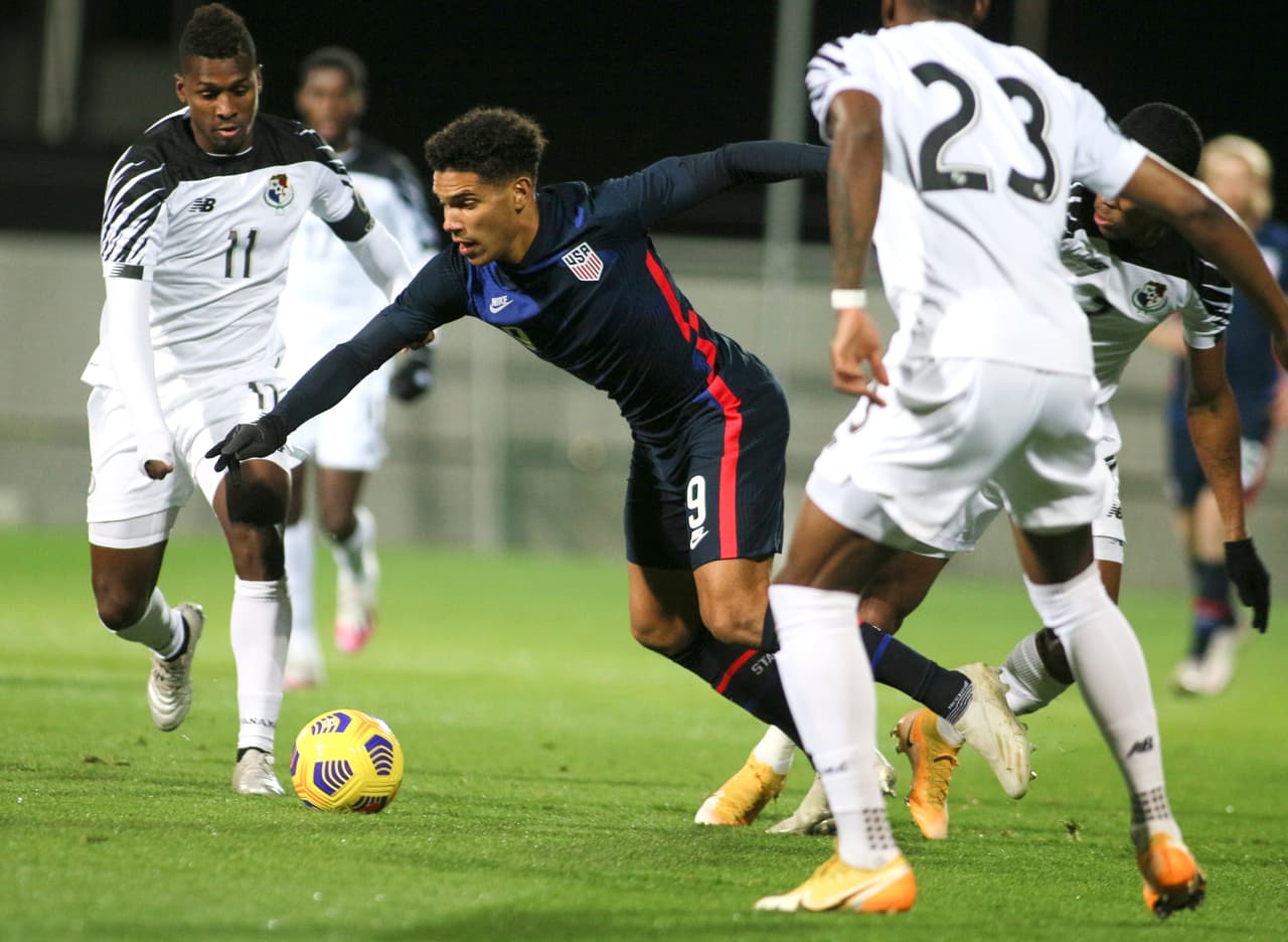 Estados Unidos se impone ante Panamá 6-2 en partido internacional amistoso FIFA. Gio Reyna se encargó de abrir marcador para la escuadra de las barras y las estrellas, posteriormente cayó el doblete de Nicholas Giaocchini, mientras que Sebastián Lletget sum´o uno más y Sebastián Soto otro par. José Fajardo marcó dos goles para los panameños,