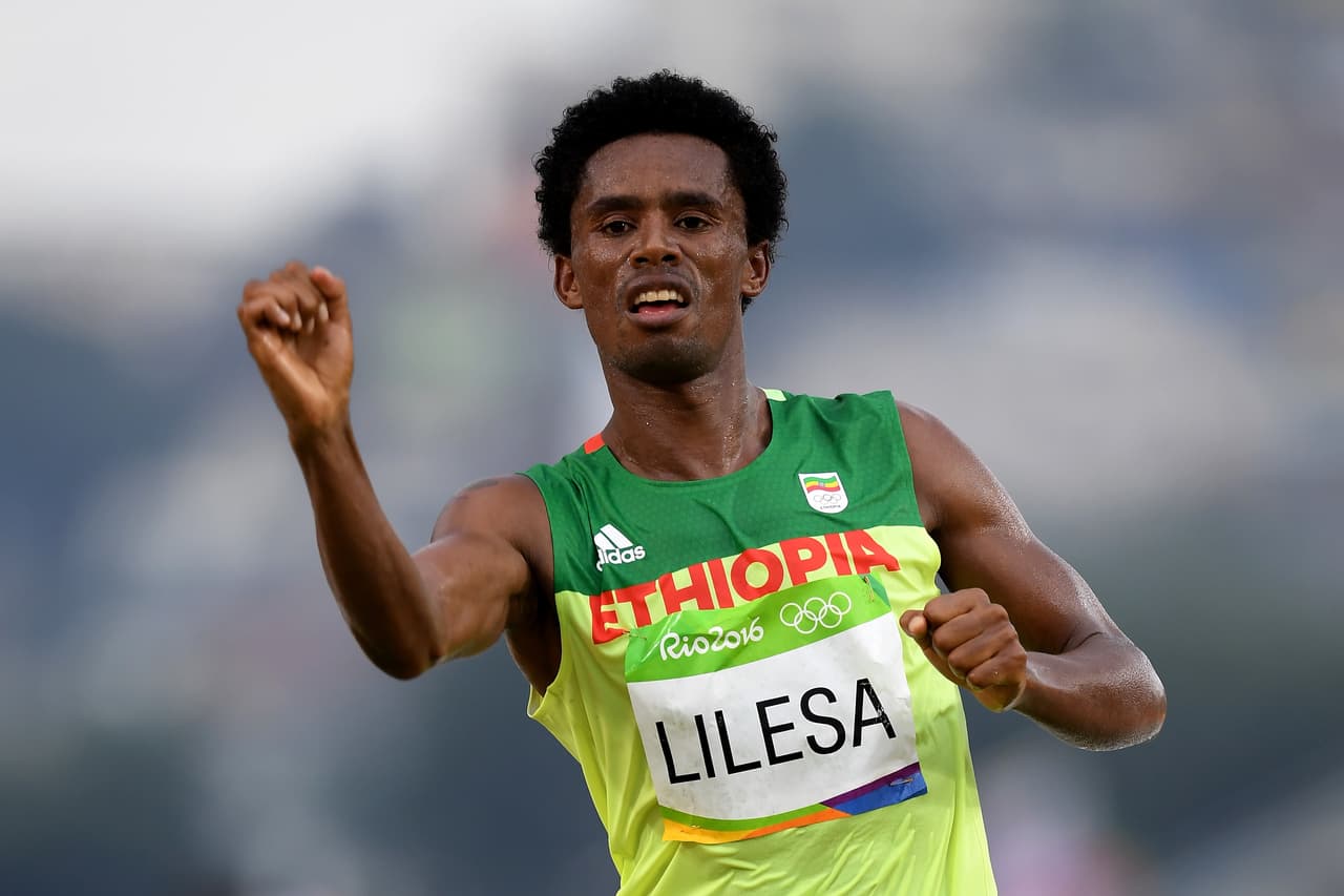 Maratonista etíope que protestó en Río 2016 no será perseguido, promete Adís Abeba