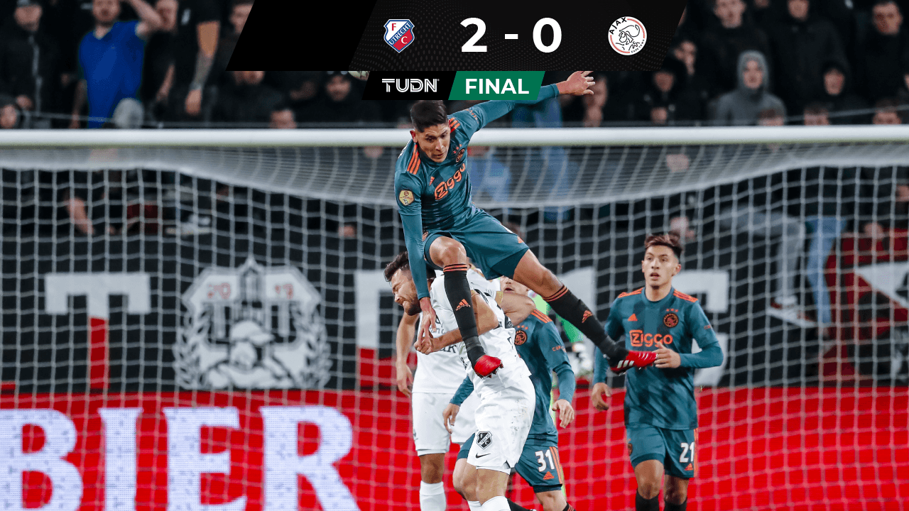 Edson Álvarez fue titular y cometió penal en la debacle del Ajax