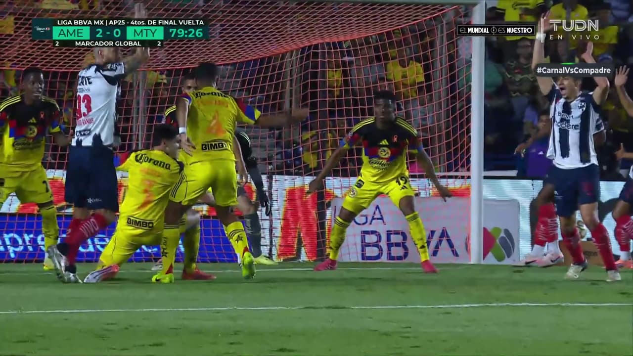 ¡Mano polémica! El árbitro niega penal a Monterrey
