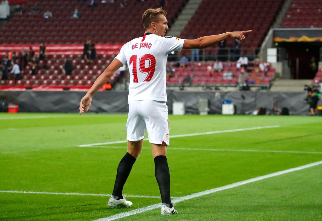 Sevilla se fue al frente para buscar el empate; Inter aguantaba los embates.