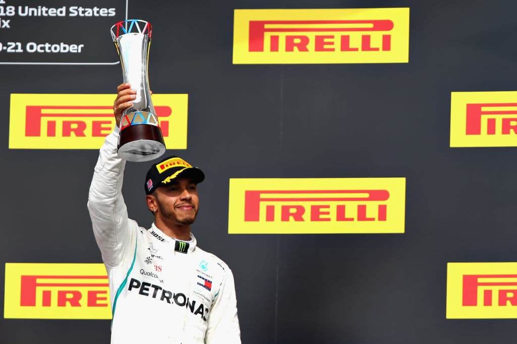Lewis Hamilton tiene 346 puntos sobre los 276 de Sebastian Vettel a falta de tres carreras por lo que el próximo fin de semana en el Gran Premio de México podría coronarse por quinta vez campeón mundial de pilotos.