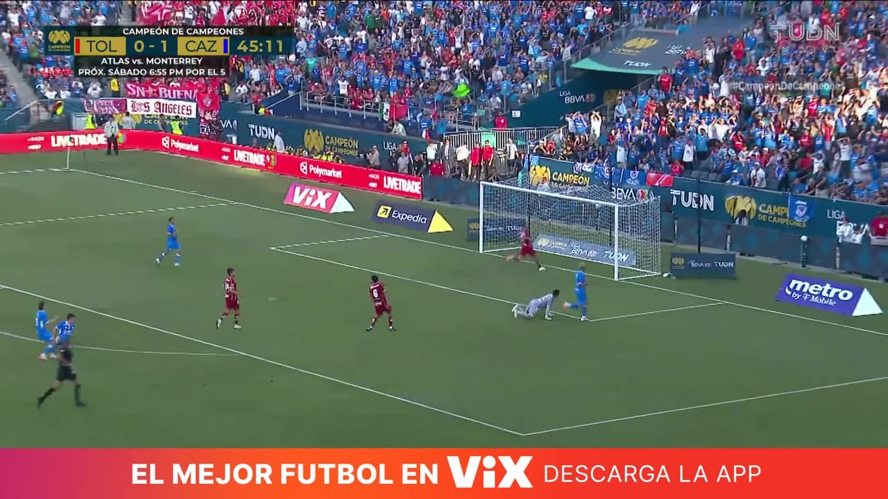 ¡No Toro, no puedes fallar una así! Luis García salva su portería