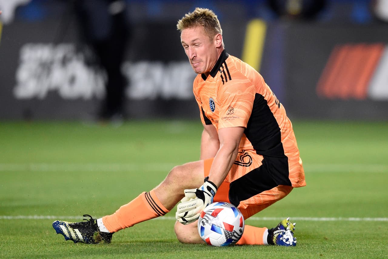 En el arco está Tim Melia. El portero de Sporting Kansas City tuvo una soberbia actuación el domingo frente a LA Galaxy.
<br>