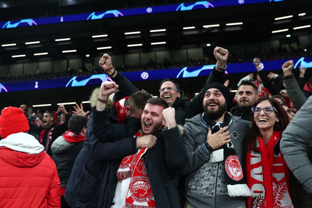 El Tottenham vino de atrás para remontarle dos goles al Olympiacos en el regreso de José Mourinho a la Champions League.