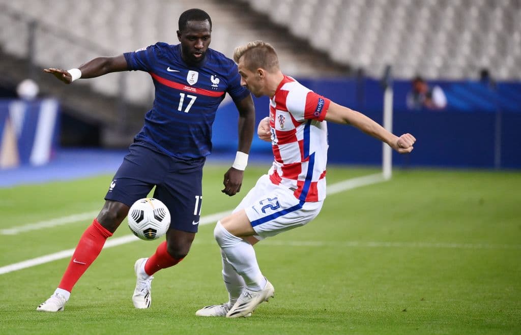 Francia debutó en el certamen venciendo a Suecia por la mínima diferencia.