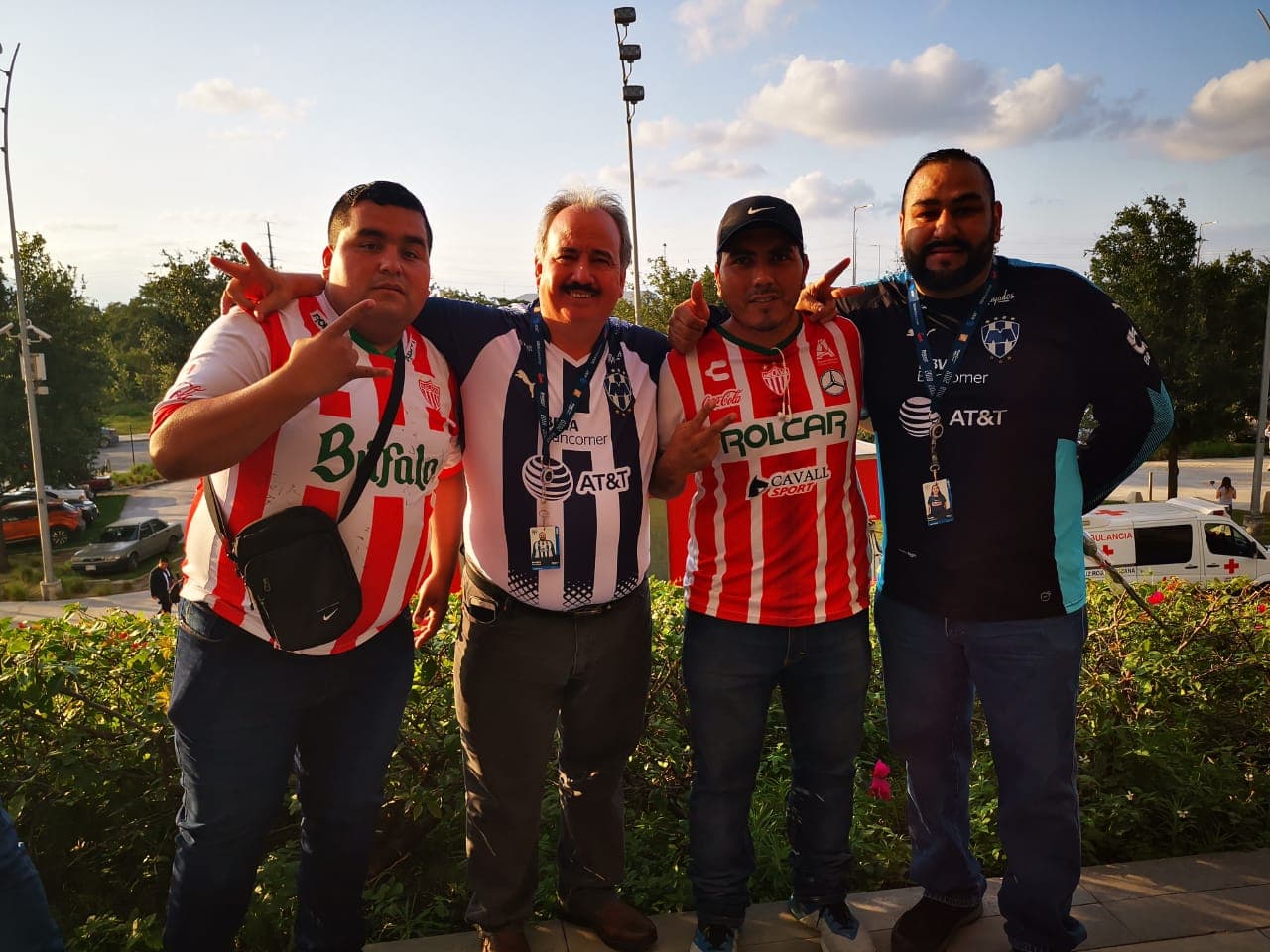 En el Estadio BBVA Bancomer los fanáticos se viven los minutos previos al partido de vuelta entre Rayados y Necaxa y por los Cuartos de Final de la Liguilla del Clausura 2019.