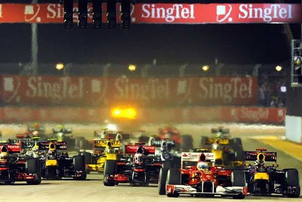 El piloto español de la Ferrari se aseguró de defender su primer puesto con una maniobra para bloquear a Vettel.