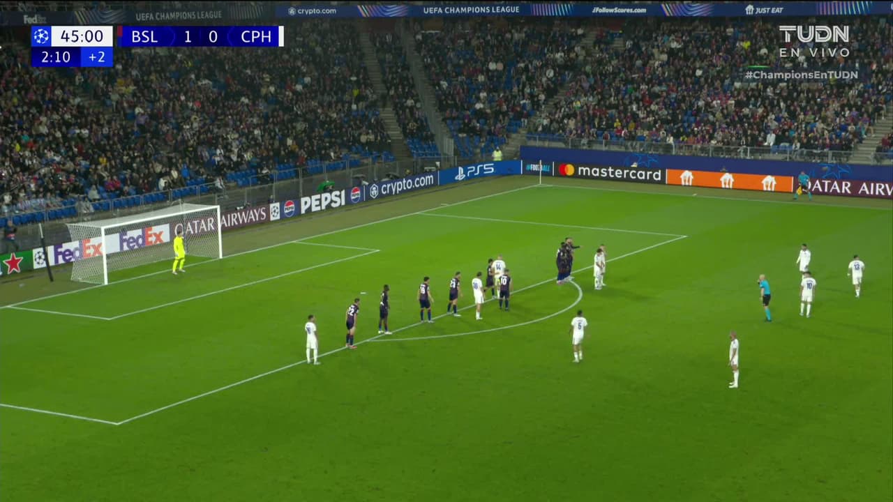 ¡TIRO ATAJADO! disparo por Marcos López.