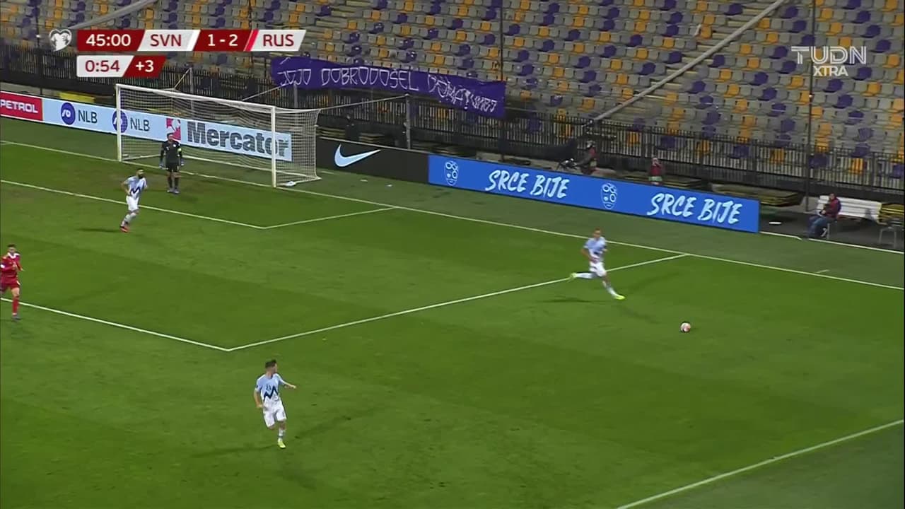 ¡TIRO ATAJADO! disparo por Fedor Smolov.