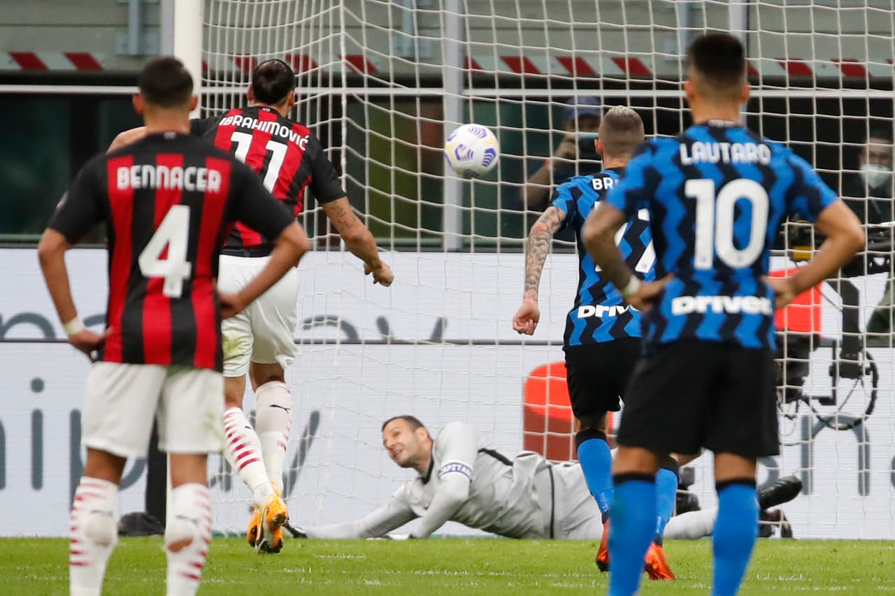 El primer gol de Zlatan (13’, 16’) fue cobrando un penal que atajaba Handanovic, pero el sueco la metió en un segundo toque; el segundo fue de una espectacular volea. Lukaku (29’) descontó por el Inter. Milan se medirá al Celtic en la Europa League y el Inter enfrentará al Mönchengladbach en la Champions.