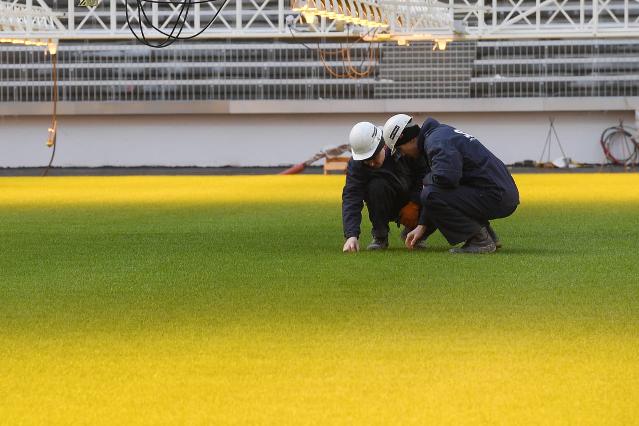 Sin embargo, para la Copa del Mundo se utilizará una mezcla de terreno sintético –de la mejor calidad– con césped natural.