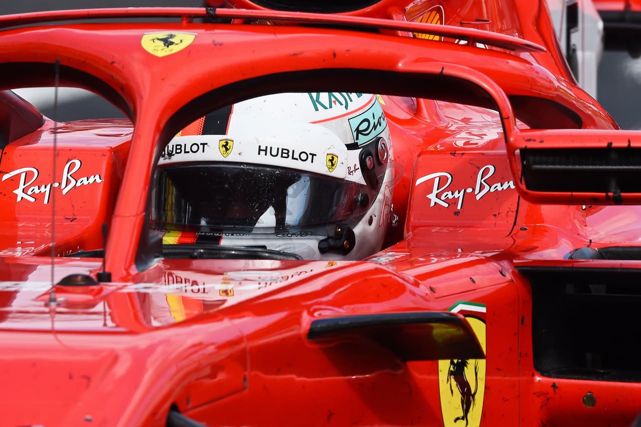 El alemán de Ferrari, Sebastian Vettel, finalizó quinto y perdió el primer lugar del campeonato de pilotos, quedando a 14 puntos de Lewis Hamilton.