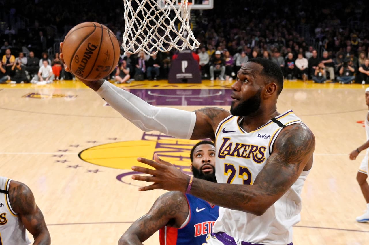También fue una buena semana para Los Angeles Lakers, tres partidos y tres victorias, lo que hace permanecer al equipo de LeBron James en primer lugar de la Conferencia Oeste. Sobra mencionar que Anthony Davis y LeBron James lucieron este semana. Su récord es de 29-7.