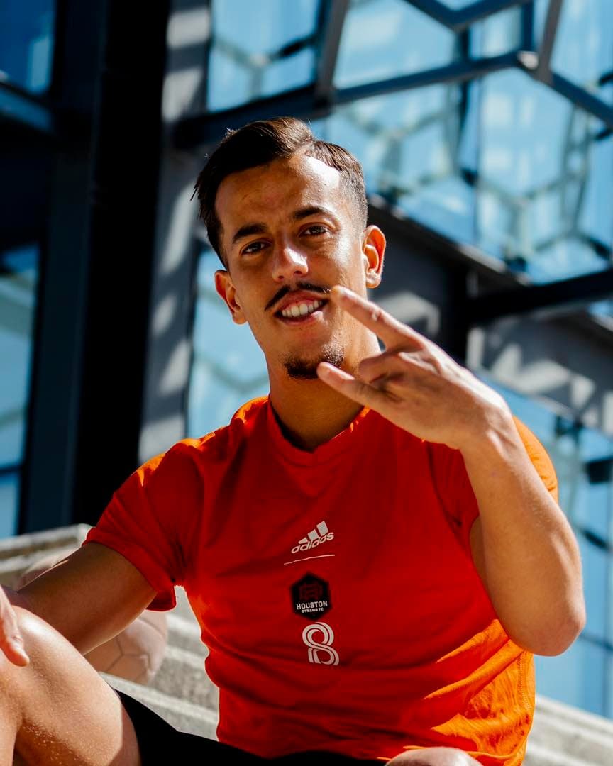 Con 25 años, el volante marroquí Amine Bassi se une a Houston Dynamo FC tras haber jugado con el Nancy y con el Metz en Francia.