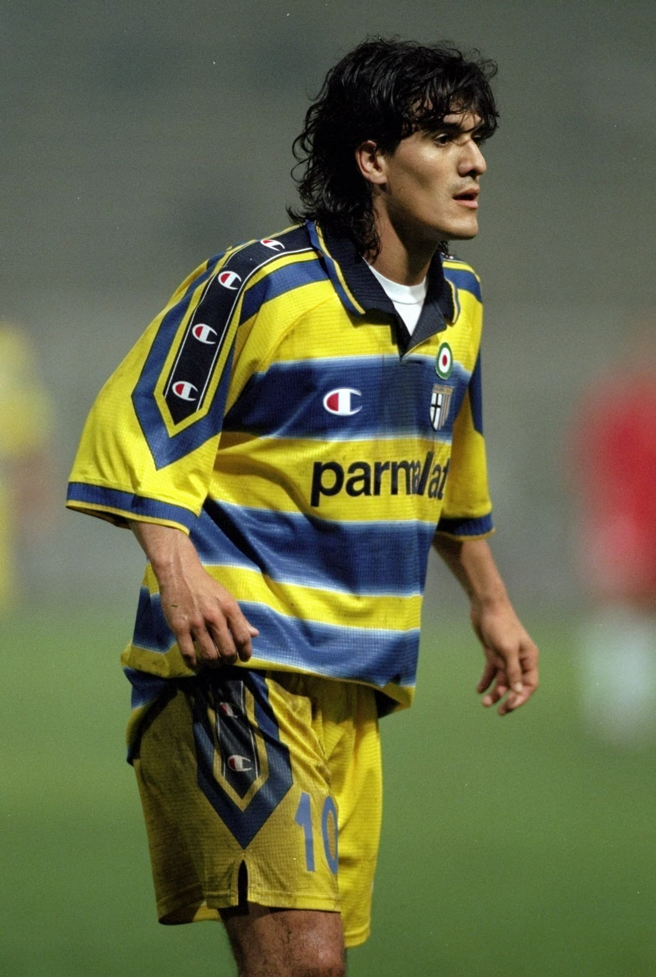 Antes había jugado en el Valencia de España y en 1999 acabó en el Parma esperando adaptarse junto a Crespo y Sebastián Verón.