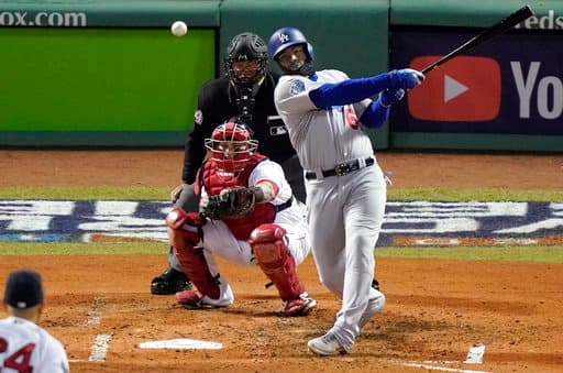 Acto seguido, y al primer pitcheo, el cubano Yasiel Puig pegó un podrido por el central que le dio a los angelinos su primera ventaja en este Clásico de Otoño.