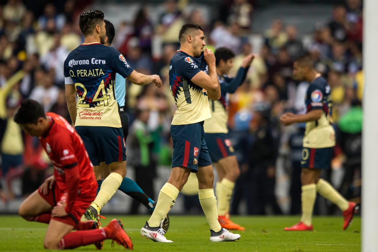 El segundo de Martín llegó en los segundos finales de la primera mitad. Gran jugada por la banda de Cecilio Domínguez quien centró el balón para que el delantero rematara en el área chica.