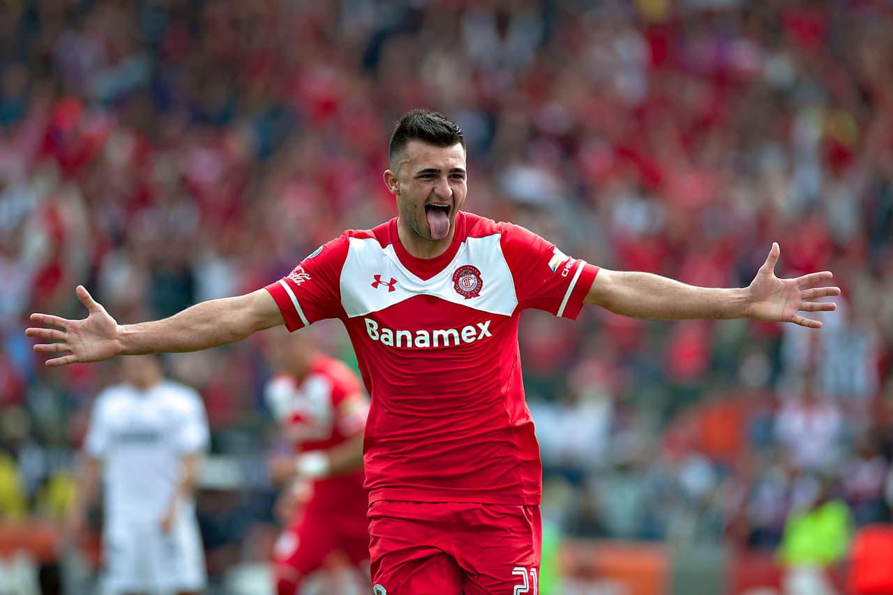 Otro de los delanteros en la Jornada 17 que logró anotar dos tantos en esta fecha fue Enrique Triverio, que dejó fuera al Monterrey de la Liguilla y que se medirá contra el equipo de Puebla en los Cuartos de Final.