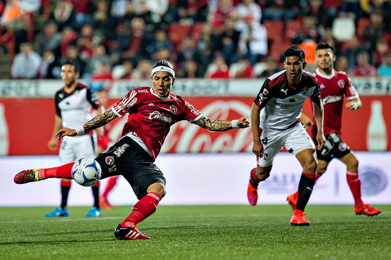 Los Xolos de Tijuana vencieron en el estadio Caliente 2-0 al Atlas, los goles fueron obra de Dayro Moreno que se quedó a un gol de alcanzar a Mauro Boselli y Emanuel Villa en el goleo.