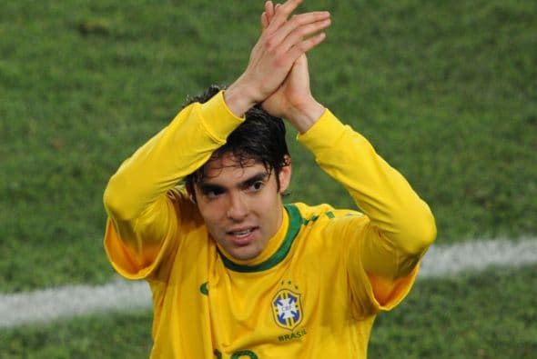 Mediocampista – Kaká (Orlando City): El brasileño ha puesto a Orlando en el mapa con su exquisito fútbol. La selección brasileña ha escaseado de jugadores que lleven el Jogo Bonito en la sangre desde hace rato, y con la ausencia de Neymar en la Copa América, Dunga siguió sacrificando la magia al dejar fuera al campeón del mundo en 2002 y estelar con el mismo Dunga en 2010.