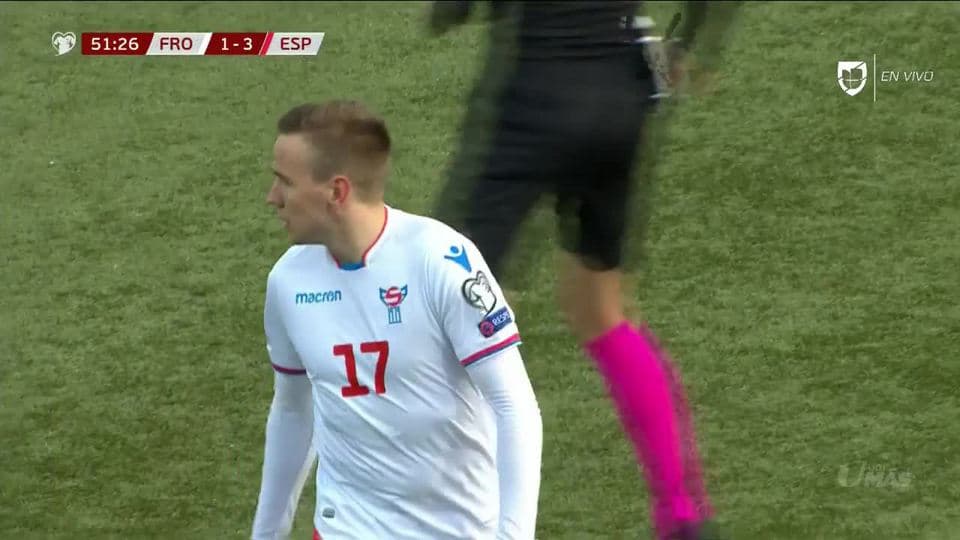 Tiro desviado de Árni Frederiksberg