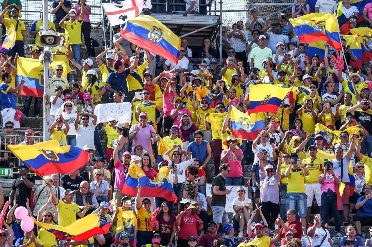 Cientos de ecuatorianos llegaron al coliseo de Verona para la premiación del Giro de Italia 2019.