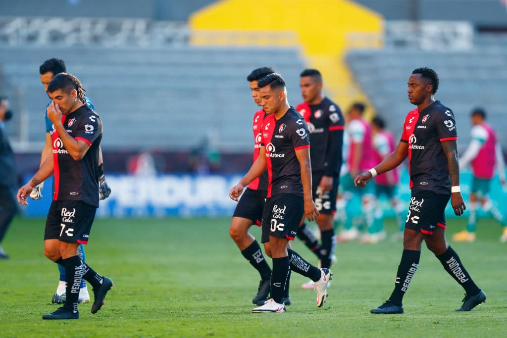 Campos Chagoya marcó desde los 10’ de juego el primer tanto del partido. En el último suspiro, Herrera (90+4’) marcó el primer gol de los rojinegros en la competición. Los laguneros llegaron a 9 puntos y Atlas comparte el sótano con Pachuca con 2 unidades. En la J6, los rojinegros visitarán a los Tuzos y Santos recibirá a los Rayados.