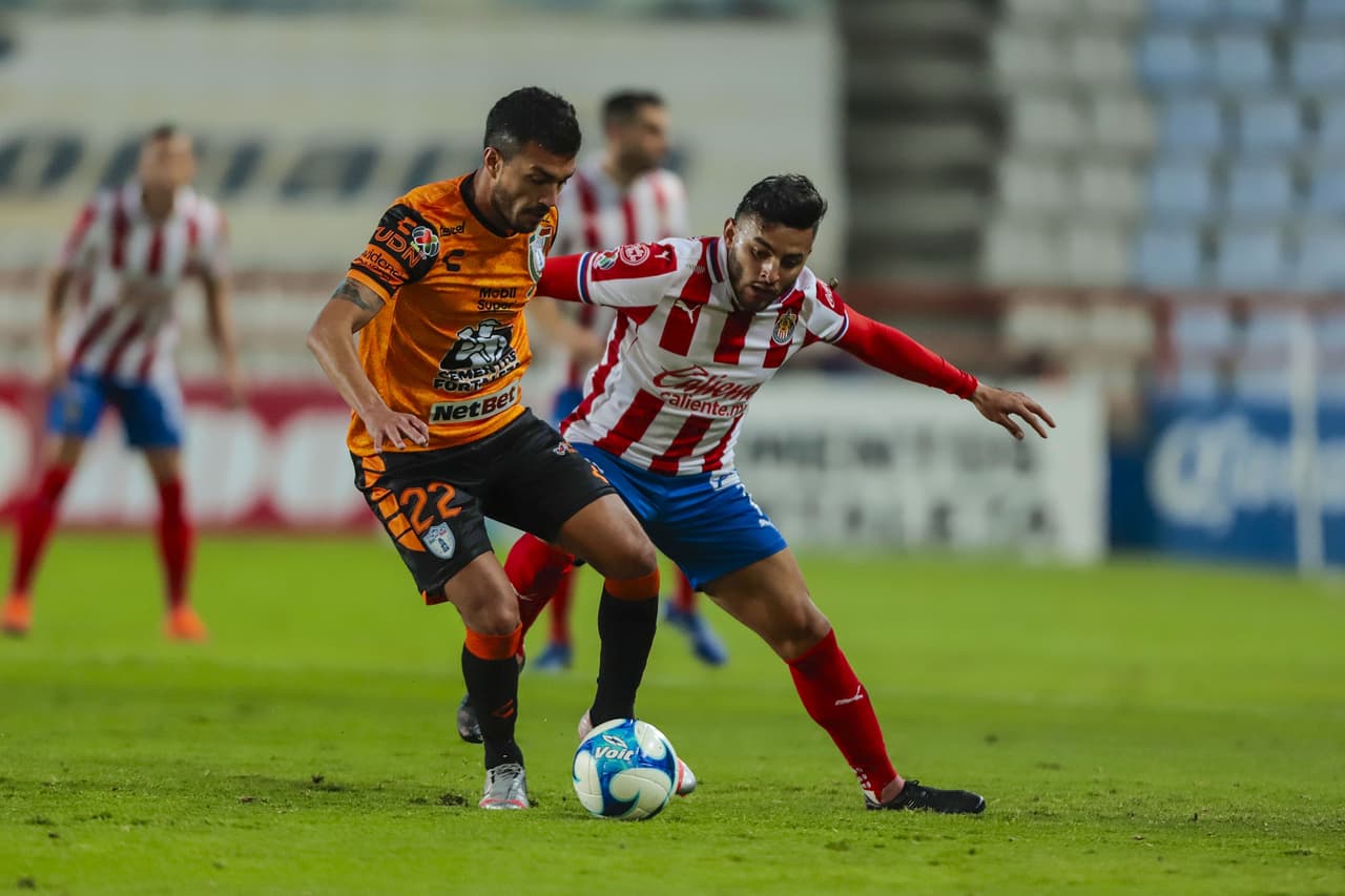 Tuzos y Chivas empatan 1-1 en Pachuca, los locales fallaron un penal en la recta del partido. Pachuca continúa en el fondo de la tabla con tres puntos y las Chivas se sitúan en la 12 plaza con 7 unidades.