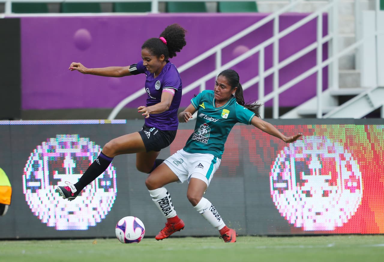 Toluca vence en casa 1-0 al Atlético San Luis, Mazatlán empata 1-1 con León, Pachuca pierde en casa 0-2 con las Tigres, Santos Laguna empata 0-0 en casa con los Xolos y Las Chivas le pegan 2-4 a las Rayadas en su propia casa.