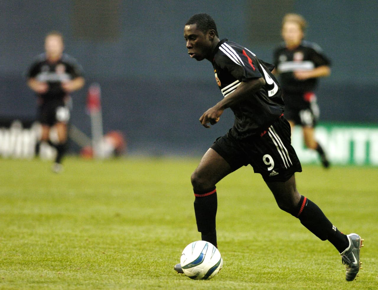 Freddy Adu (Estados Unidos) - a quien muchos consideraron como el 'Pelé norteamericano' se quedó con el récord del jugado más joven en anotar en a MLS. Lo hizo en el 2004 con 14 años, 10 meses y 15 días con el D.C. United ante Metrostars.