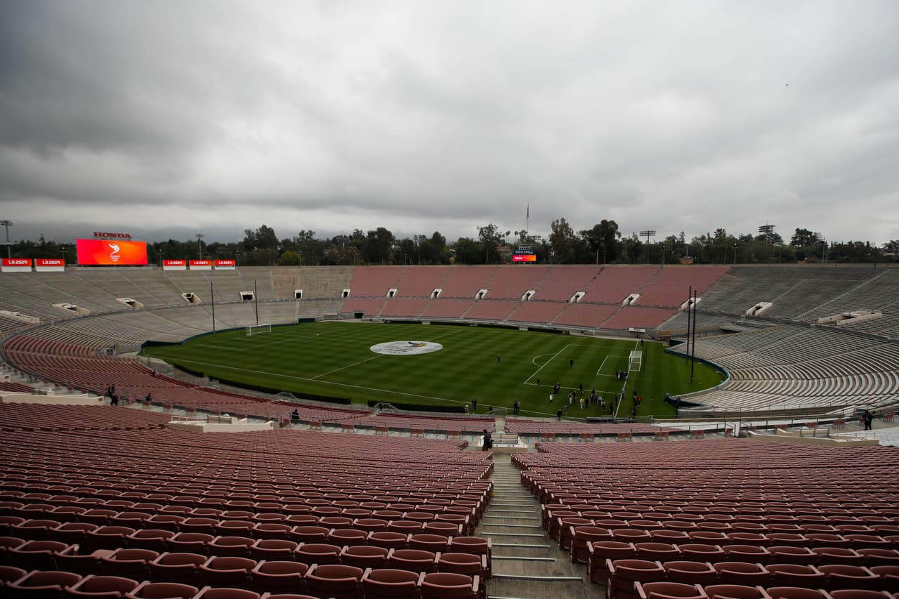 La otra semifinal se jugará en el Rose Bowl Stadium, que se prepara para ser sede de los Juegos Olímpicos.