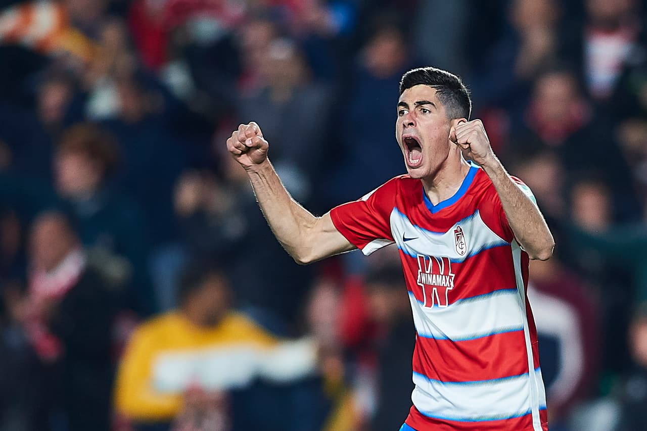 Carlos Fernández abrió el marcador al 48’, apenas iniciando la segunda mitad.