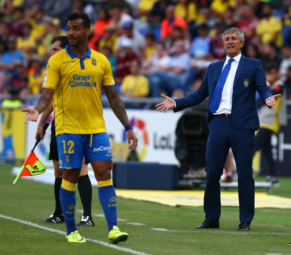 Es un entrenador apasionado que gusta del buen futbol.