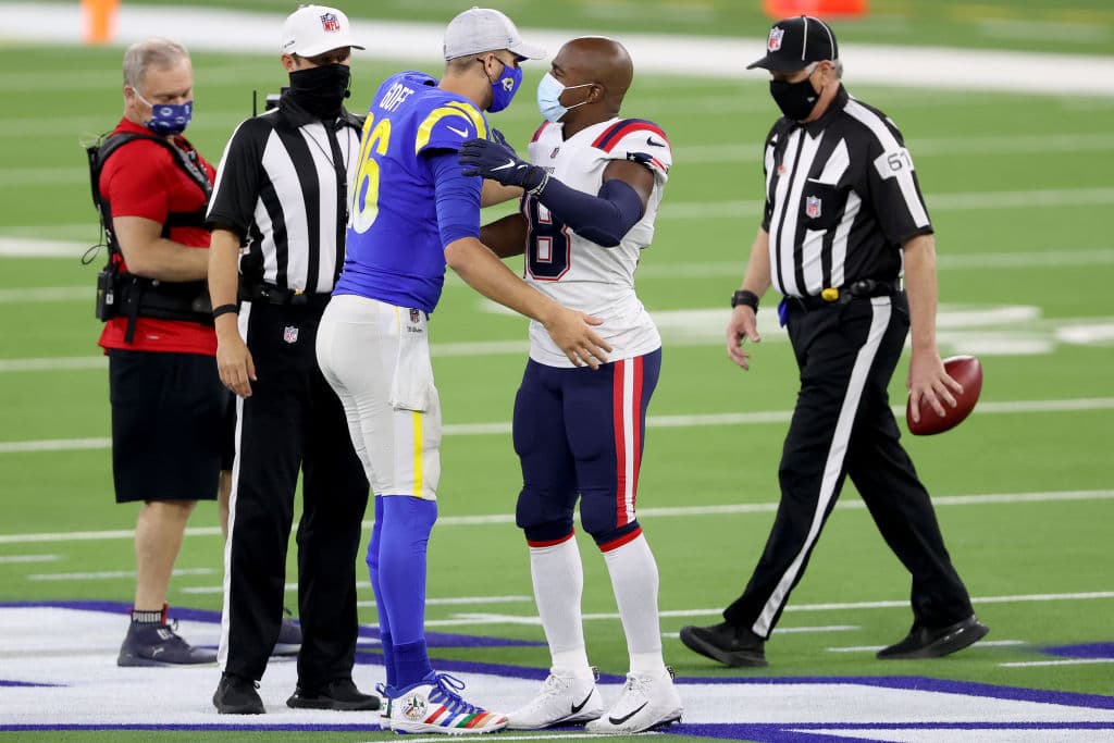 Aaron Donald controla de principio a fin a Cam Newton en la victoria 3-24 sobre los New England Patriots.