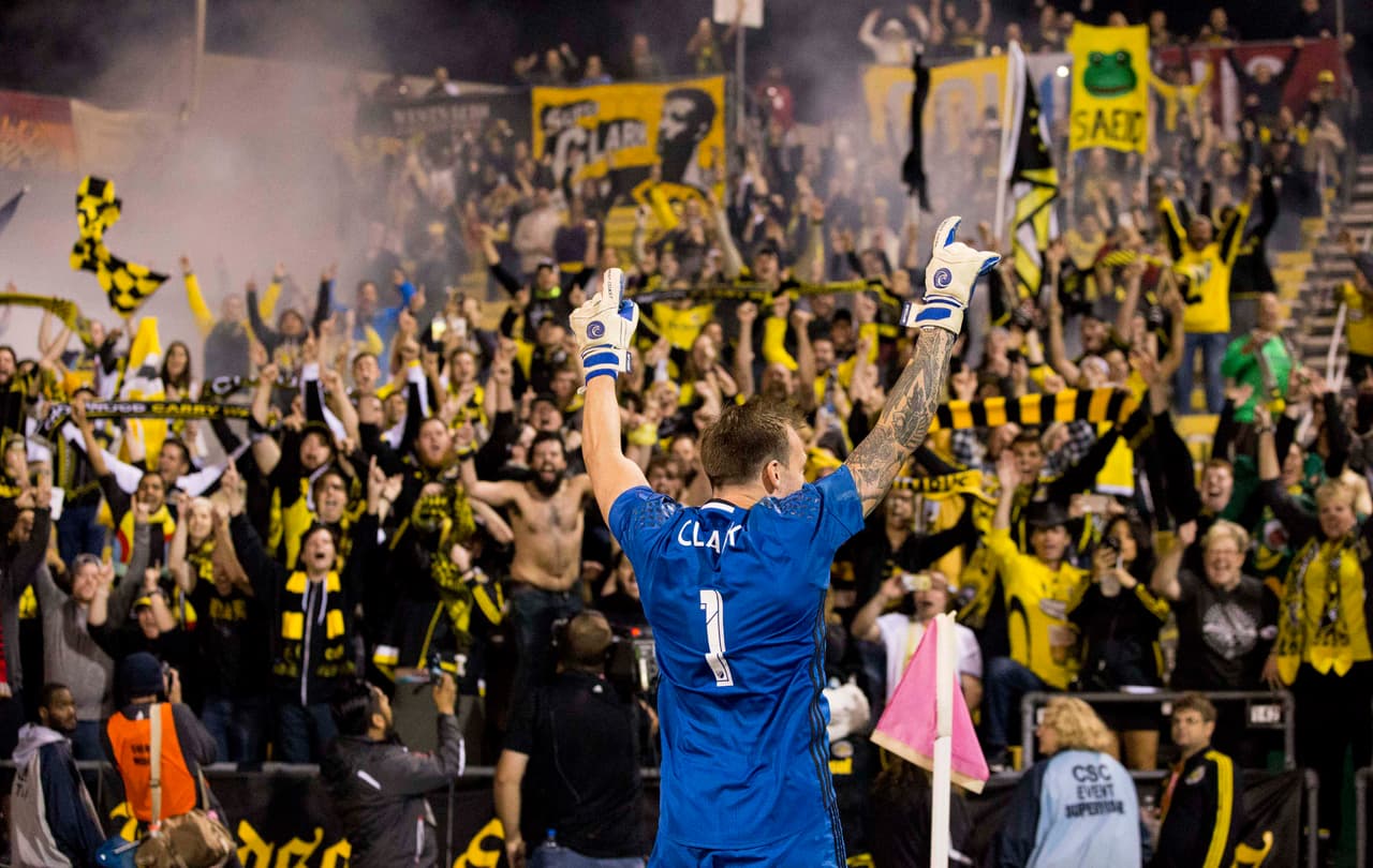 Columbus Crew golea 3-0 a Chicago Fire y mantiene una ligera esperanza de avanzar a Playoffs