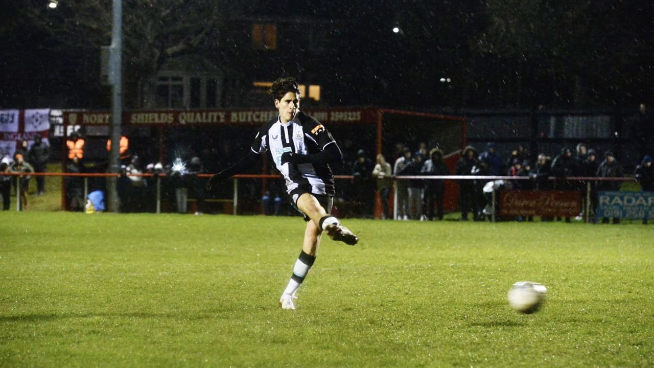 Santiago Muñoz ayuda al Newcastle a llegar a la Final de la Senior Cup