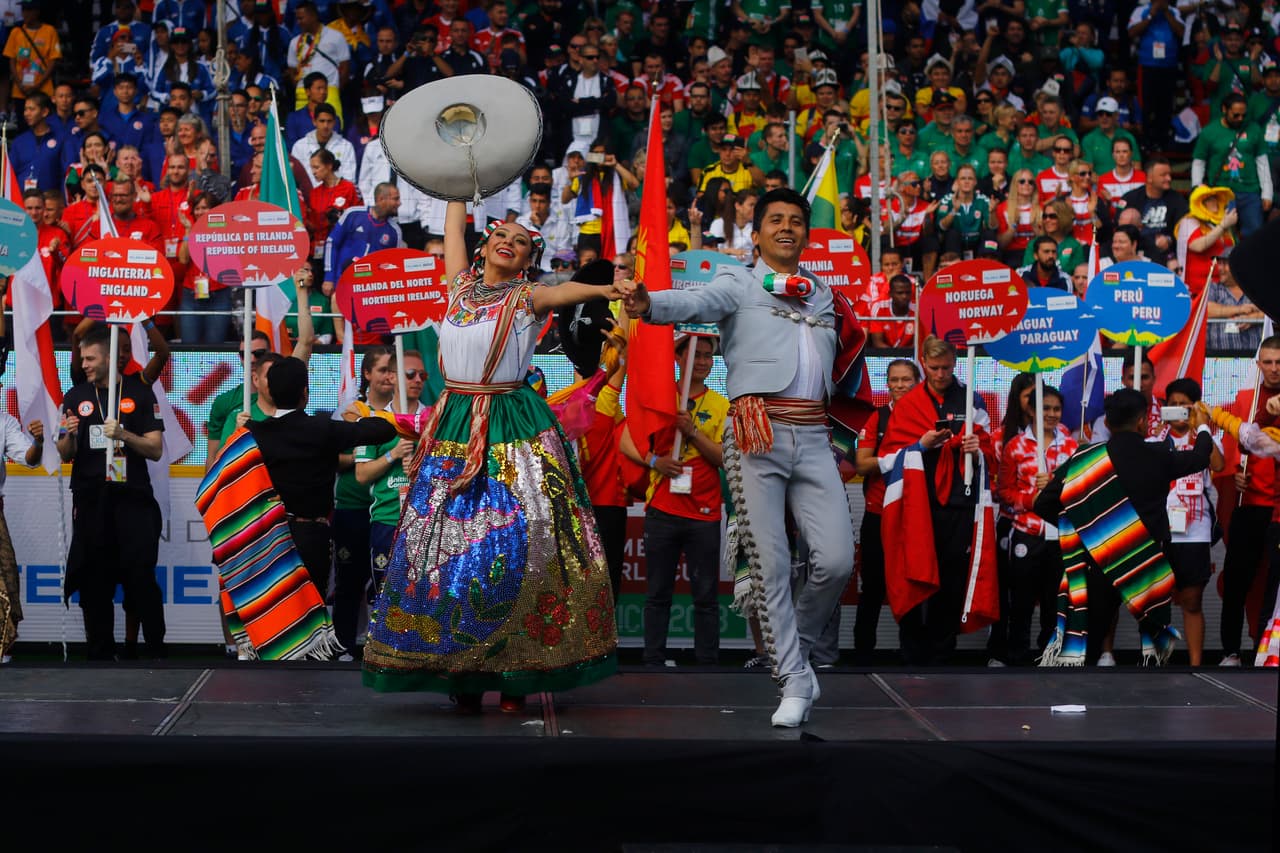 La Plaza del Zócalo en Ciudad de México recibió la inauguración del Homeless World Cup, el Mundial de Fútbol de Personas sin Hogar, en su edición 16 con más de 500 participantes de 47 países en masculino y femenino.