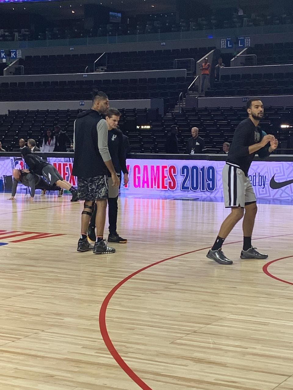 El Arena Ciudad de México esta listo para albergar el duelo de la NBA entre Spurs y Suns.