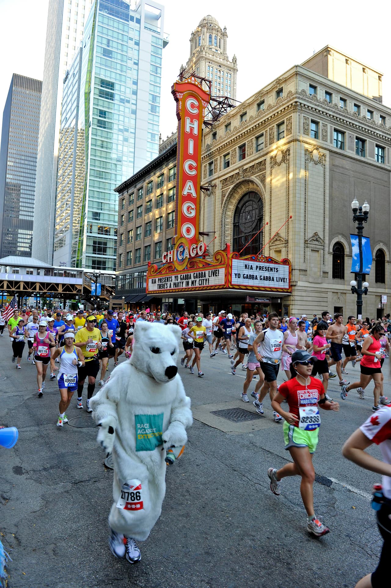 En cuanto a su impacto económico, se estima que el maratón de Chicago genera poco más de $254 en materia de turismo y otros conceptos. En el participan cerca de 12,000 voluntarios y 195 organizaciones caritativas. No te lo pierdas.