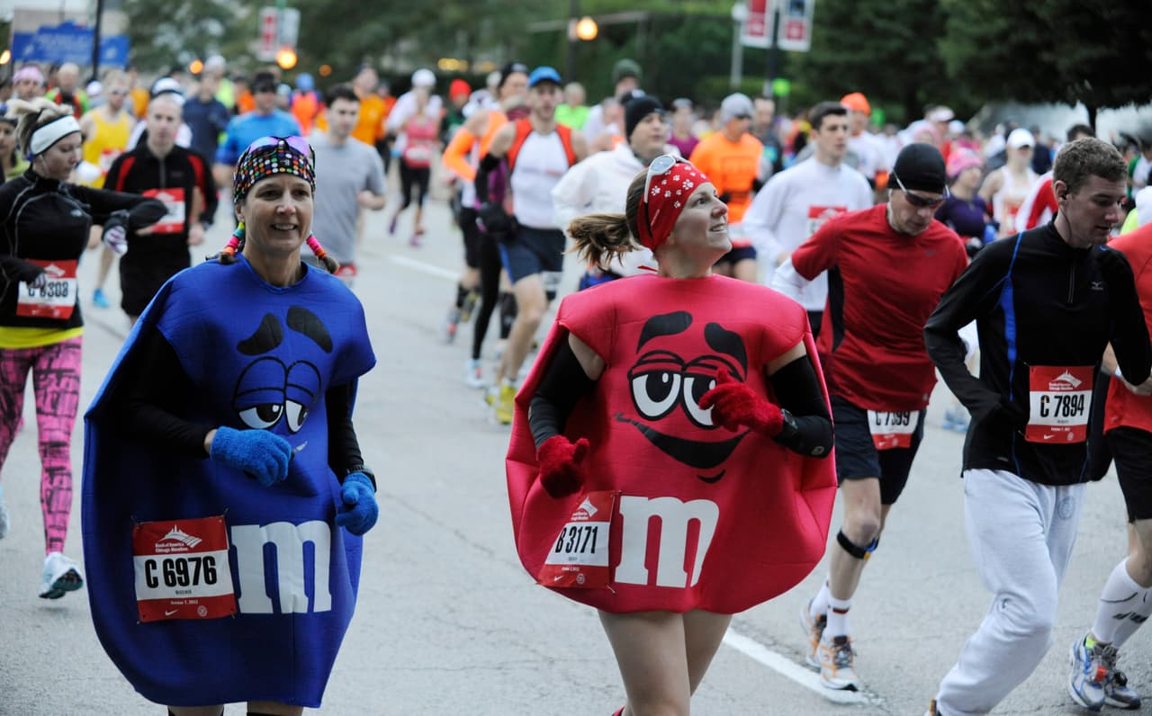 Pero he aquí algunas sugerencias. Hay cierres de calles desde la 1 de la mañana que serán efectivos de las 7 am a las 3 pm. No se permite estacionarse cerca del Grant Park así que toma algunas precauciones y preferiblemente usa el transporte público si vas al centro.